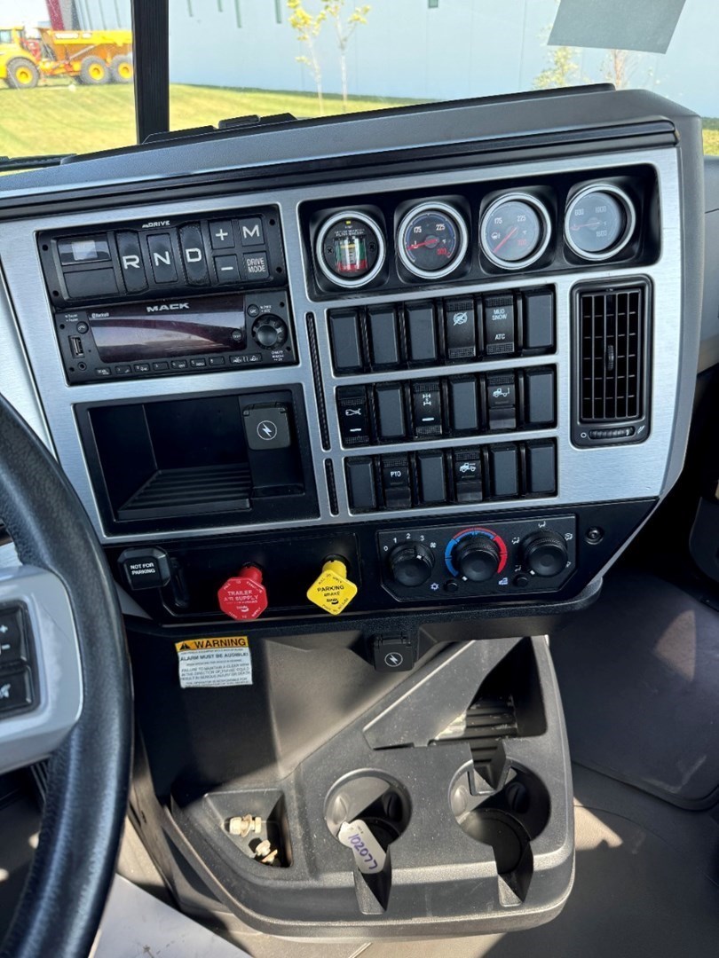 2022 MACK AN64T - USED TRUCKS DAY CAB - image 16